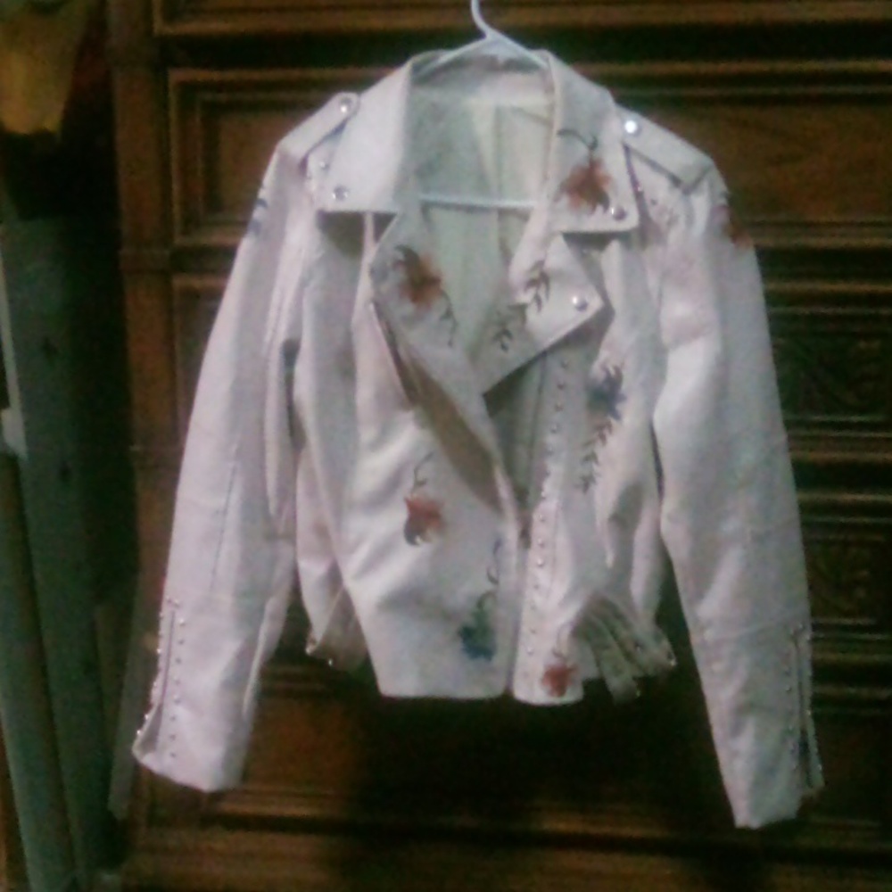 Leather women's jacket worn once.2xL but fits me and I wear a XL.  Creembroidery